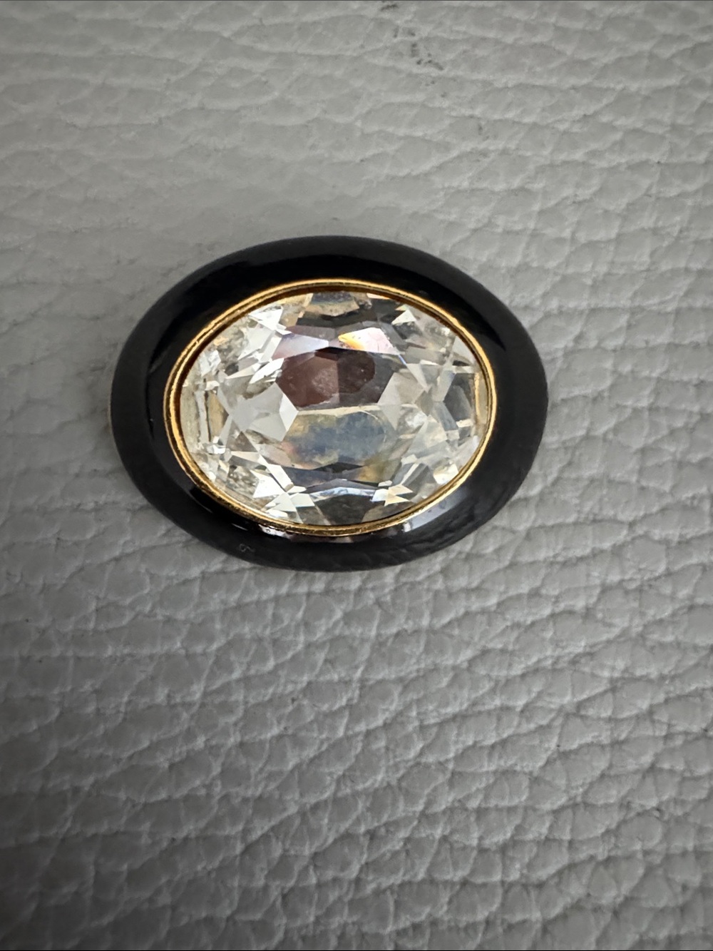 VINTAGE TRIFARI BLACK ONYX AND CLEAR CRYSTAL RHINESTONE OVAL BROOCH PIN